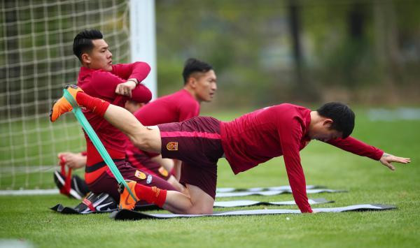 包含捷克国脚备战调整状态,准备在比赛中发挥最佳的词条 包含捷克国脚备战调整状态,准备在比赛中发挥最佳的词条