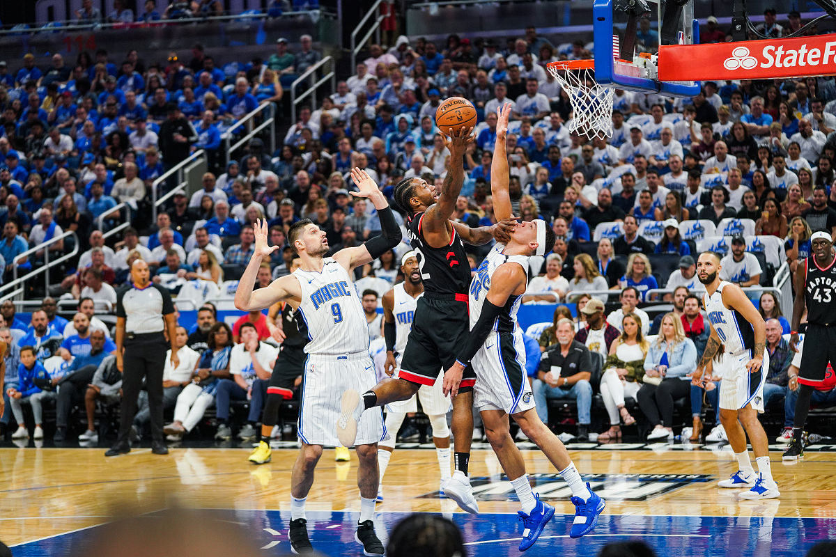 实力对决,球员表现引关注,胜负几何? 实力对决,球员表现引关注,胜负几何?