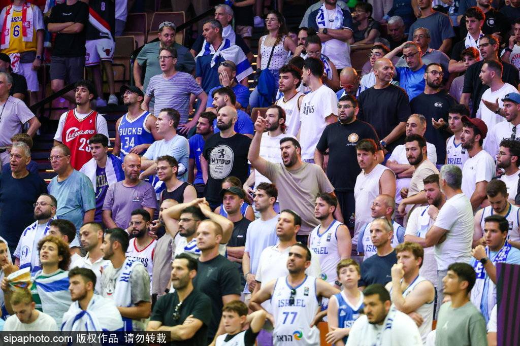 爱游戏地址-德国球员在比赛中遭遇红牌，影响战局