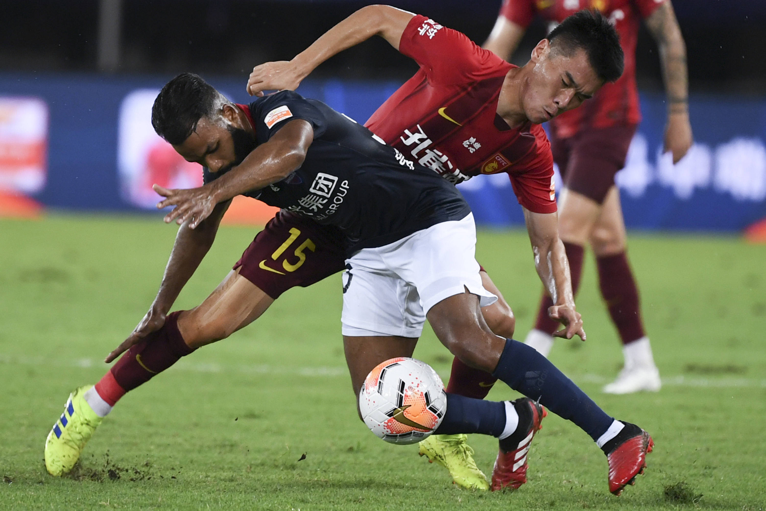 关于河北华夏幸福冲击前四,备战与重庆斯威的较量的信息 关于河北华夏幸福冲击前四,备战与重庆斯威的较量的信息