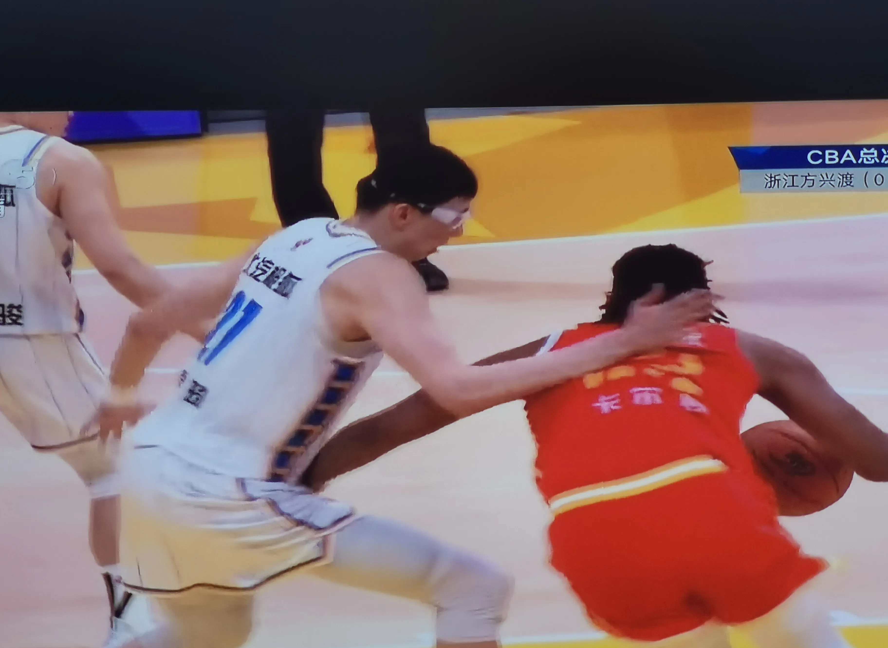 战术失误!球队防守漏洞暴露 战术失误!球队防守漏洞暴露