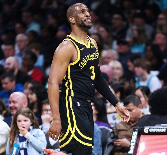 勇士客场击败黄蜂,继续胜势 勇士客场击败黄蜂,继续胜势