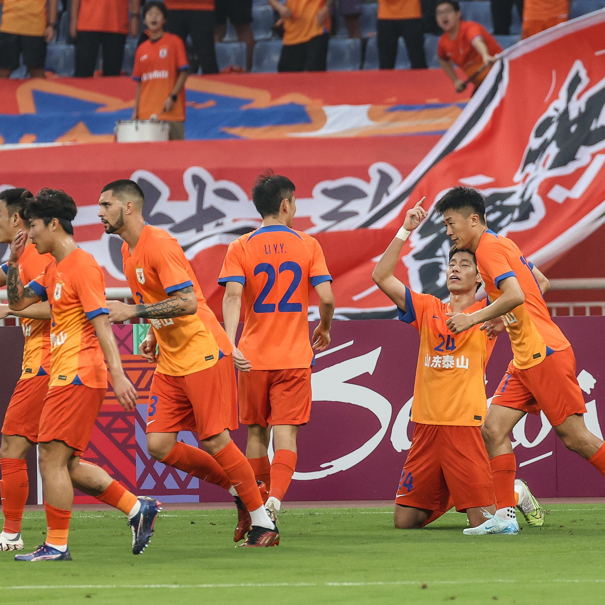 热点事件:中国代表团在赛场上闪耀登场 热点事件:中国代表团在赛场上闪耀登场